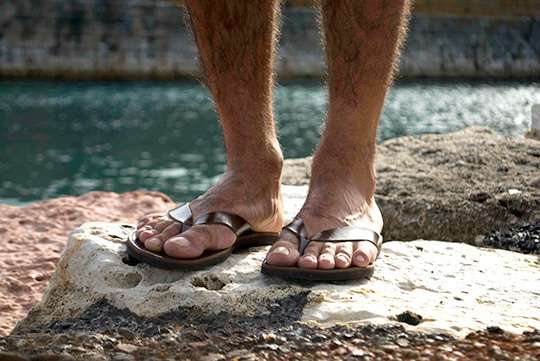 men's beach footwear
