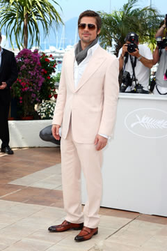 Bradd Pitt pink suit Brad Pitt sporting a light pink suit