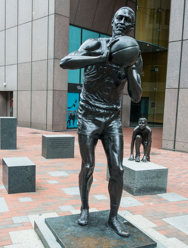 Statue of Bill Russell by Ann Hirsch