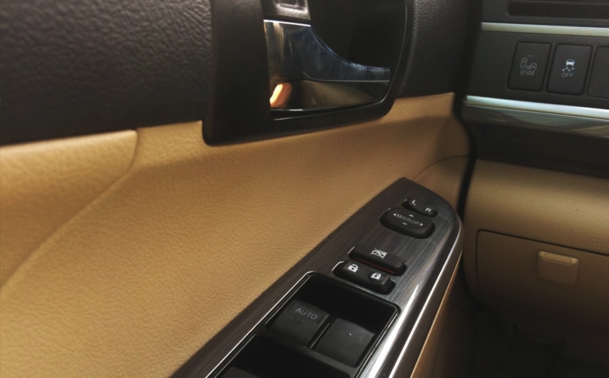 door lock and handle details from camry vehicle