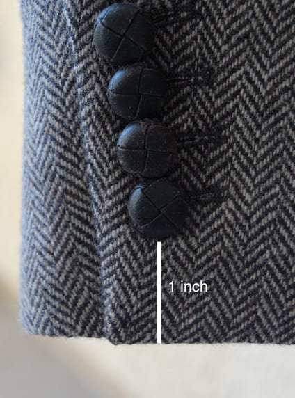 button details of herringbone sportcoat