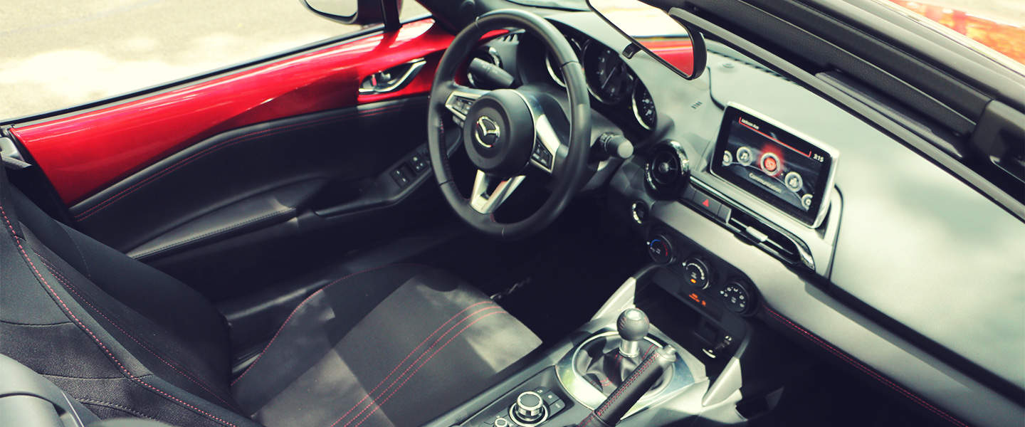 steering wheel and interior details of 2016 MX-5 Miata