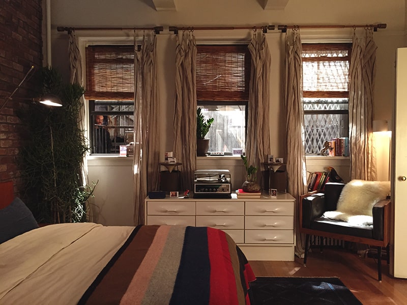 bedroom from Dev’s apartment from Master of None