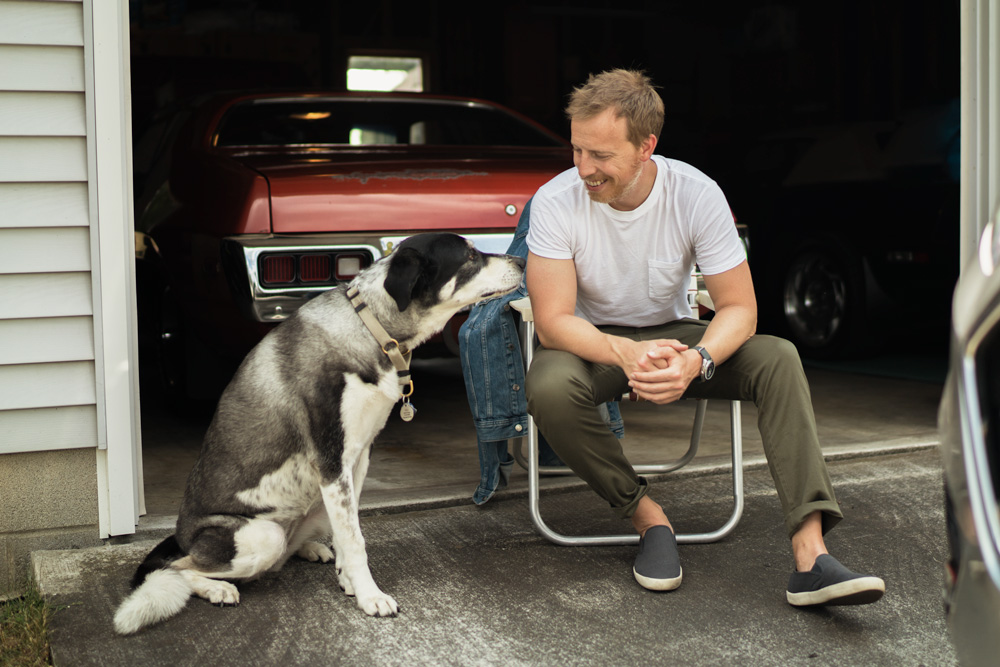 man wearing slip on sneaker in summer