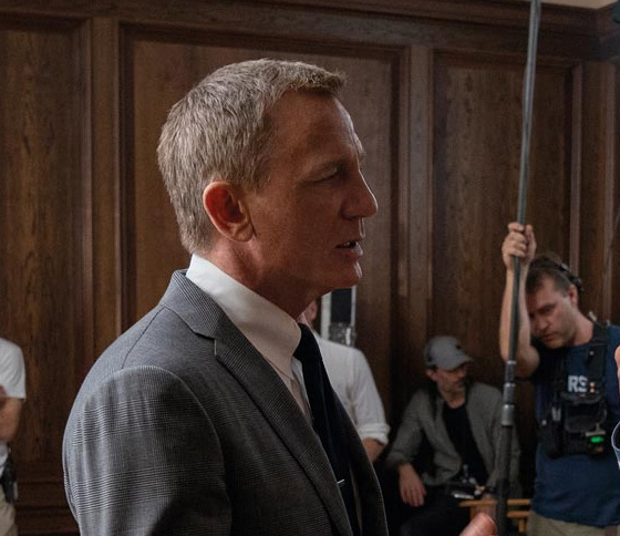 Daniel Craig's haircut from the side