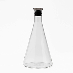image of a glass decanter