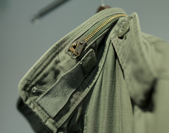 close up of zipper collar of a m65 field jacket