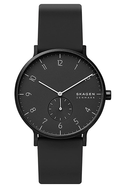 image of a black silicone quartz watch
