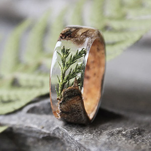 a resin ring with real juniper and birch bark 