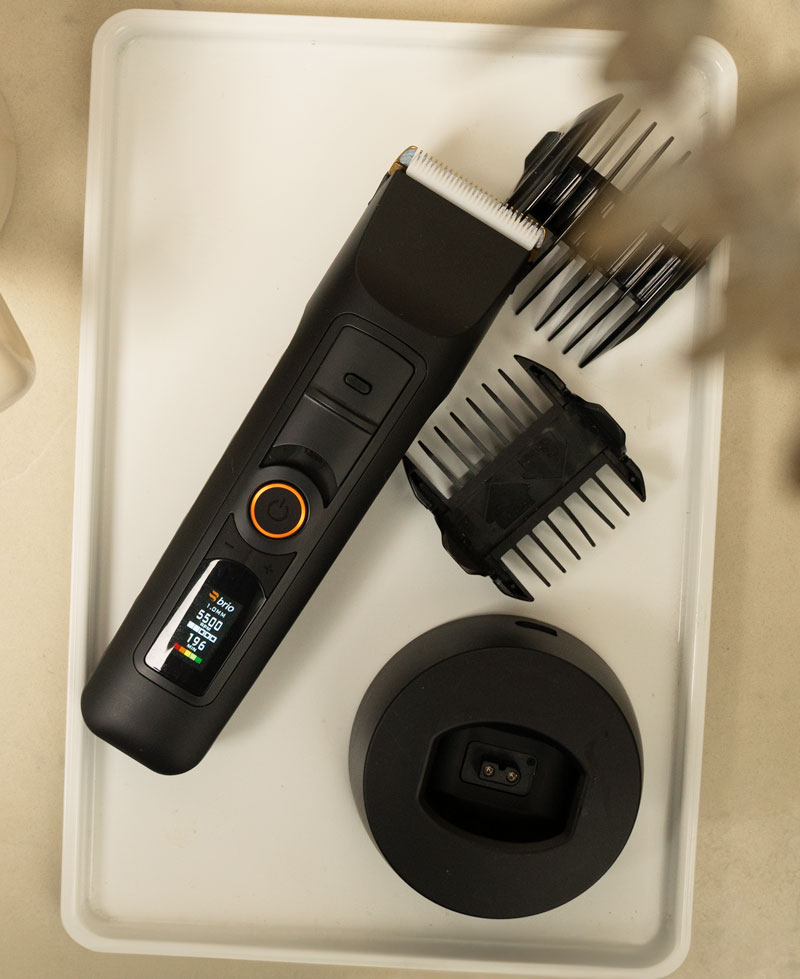 brio beardscape v2 trimmer with 2 double sided guards and charging stand