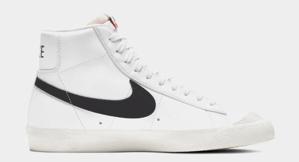 NIKE BLAZER MID '77 IN VINTAGE WHITE + BLACK
