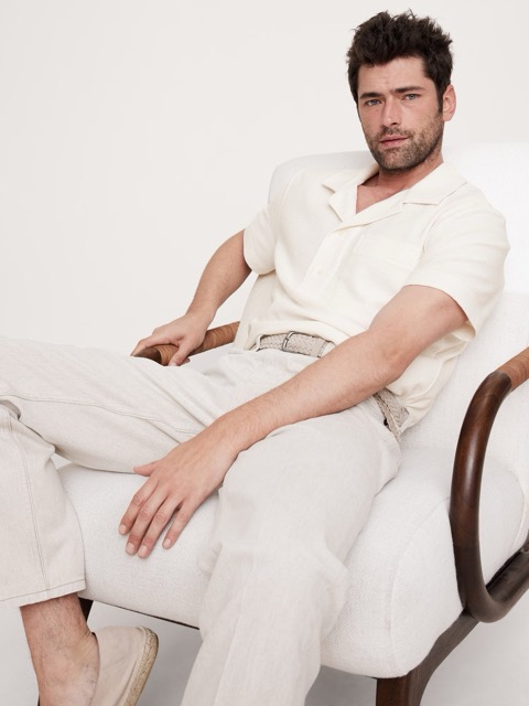 man wearing white short sleeve shirt